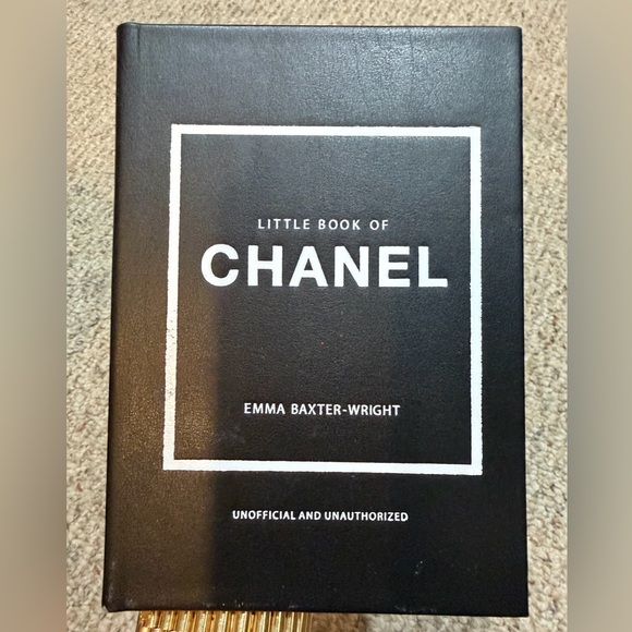 CHANEL Other - Little book of Chanel